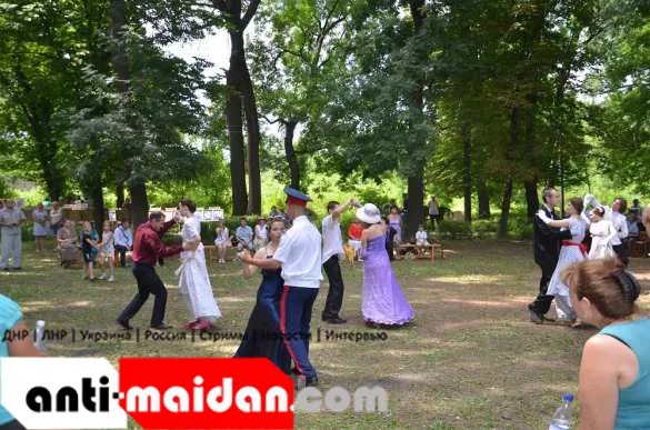 В Киеве — парад извращенцев, а на Донбассе — классический бал (ФОТО) | Русская весна