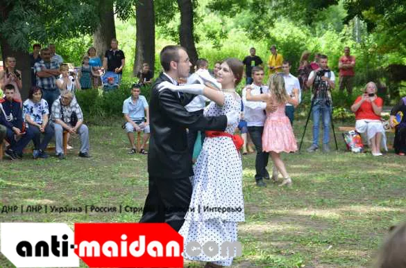 В Киеве — парад извращенцев, а на Донбассе — классический бал (ФОТО) | Русская весна
